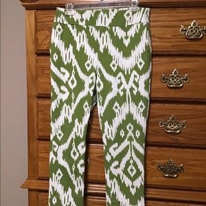 Chicos so slimming Capri pants size 0.5 Lime Green
